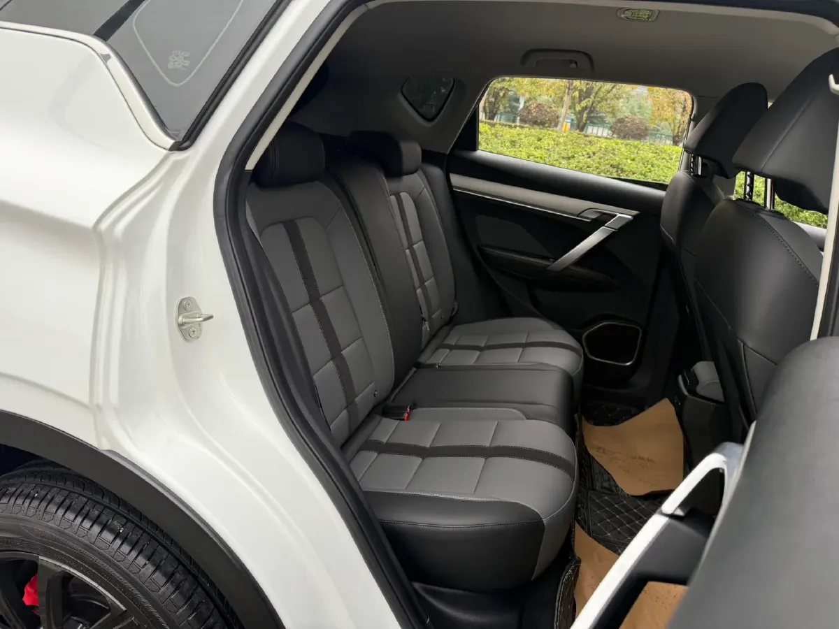 2023 Geely Coolray 1.5T 181HP L4 7DCT,autocango,china used car exporter,china ev exporter,chinese used car exporter,chinese used ev exporter