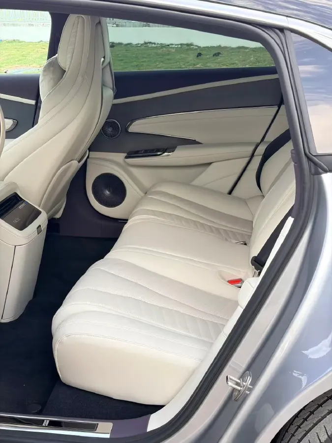 2025 YangWang U7 2.0T 245HP H4 E-CVT PHEV 52.4KWH,autocango,china used car exporter,china ev exporter,chinese used car exporter,chinese used ev exporter