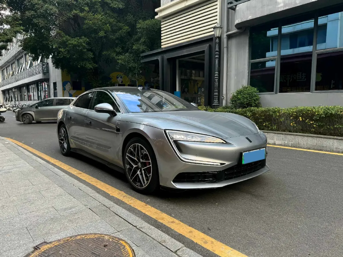 2025 YangWang U7 2.0T 245HP H4 E-CVT PHEV 52.4KWH,autocango,china used car exporter,china ev exporter,chinese used car exporter,chinese used ev exporter