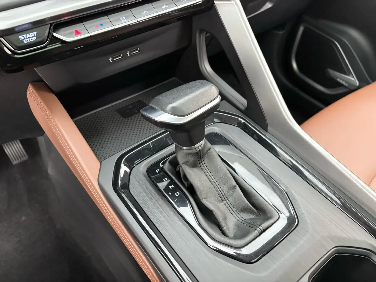 2024 Geely Monjaro 2.0T 238HP L4 8AT,autocango,china used car exporter,china ev exporter,chinese used car exporter,chinese used ev exporter