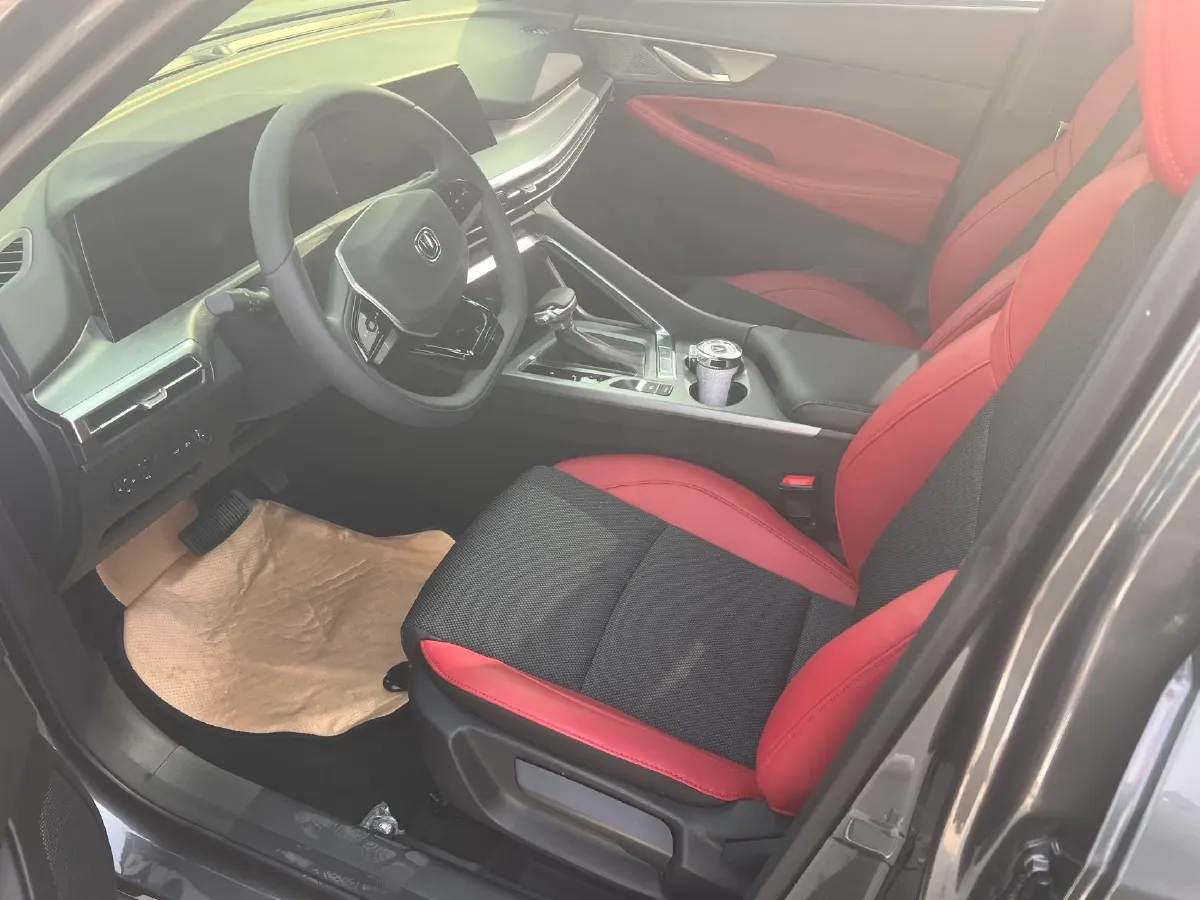 2023 ChangAn CS35 Plus 1.4T 160HP L4 7DCT,autocango,china used car exporter,china ev exporter,chinese used car exporter,chinese used ev exporter