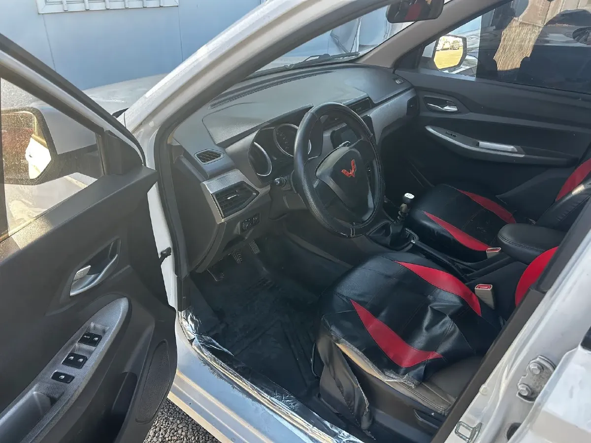 2021 WuLing RongGuang New Truck 1.5L 99HP L4 5MT,autocango,china used car exporter,china ev exporter,chinese used car exporter,chinese used ev exporter