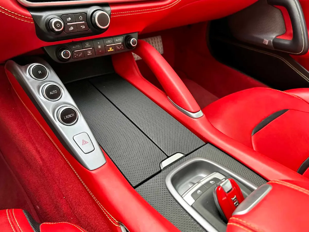 2017 Ferrari GTC4 Lusso 3.9T 609HP V8 7DCT,autocango,china used car exporter,china ev exporter,chinese used car exporter,chinese used ev exporter