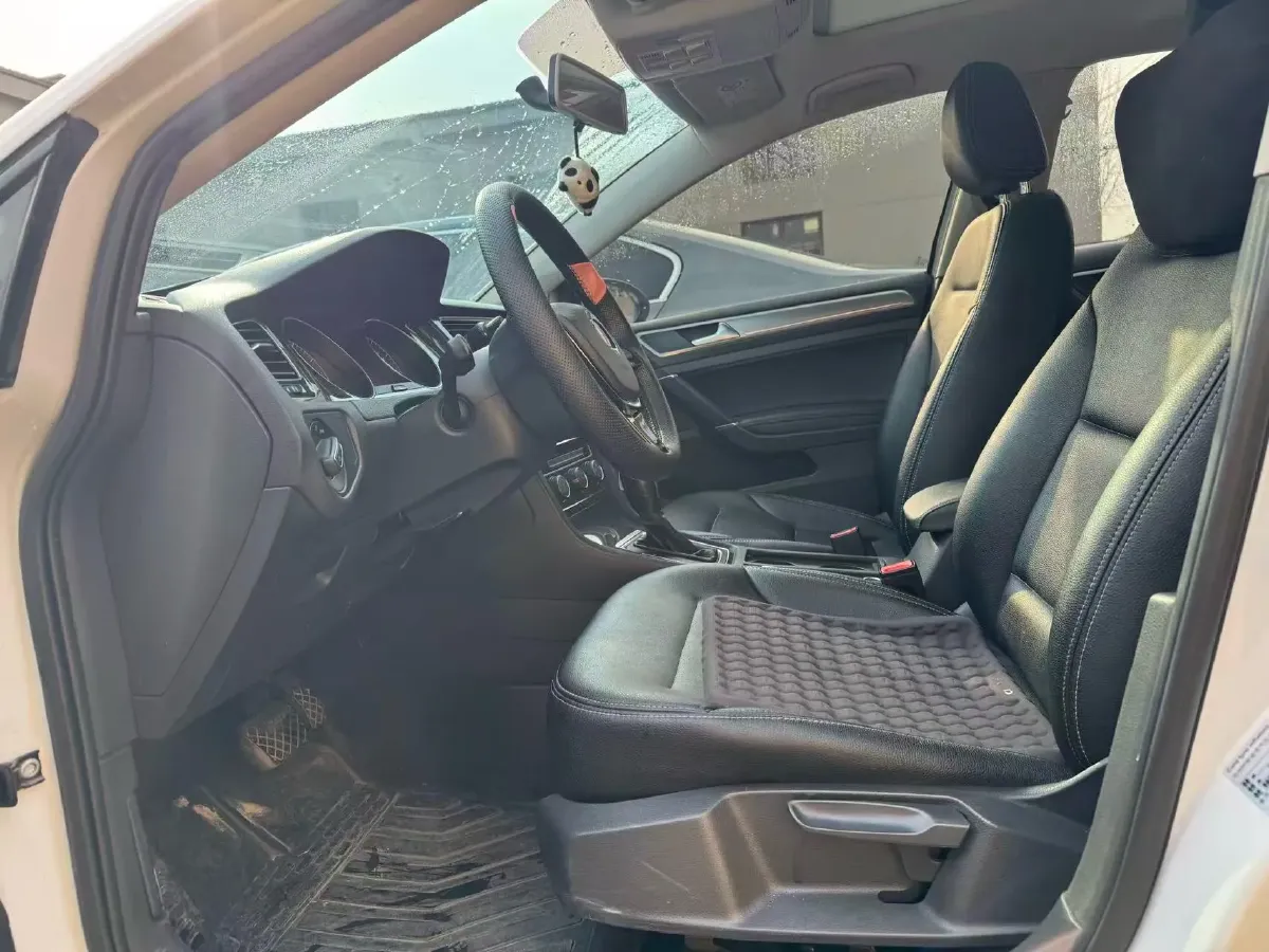 2019 Volkswagen Golf 1.6L 110HP L4 6AT,autocango,china used car exporter,china ev exporter,chinese used car exporter,chinese used ev exporter