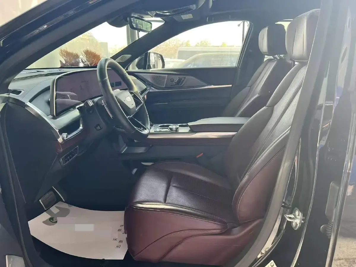 2025 Cadillac XT5 2.0T 237HP L4 9AT,autocango,china used car exporter,china ev exporter,chinese used car exporter,chinese used ev exporter