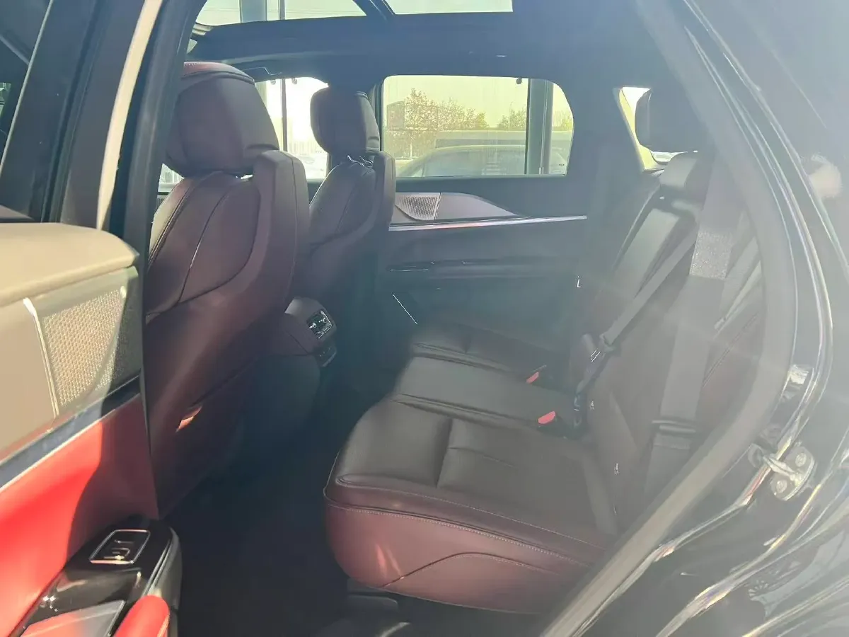 2025 Cadillac XT5 2.0T 237HP L4 9AT,autocango,china used car exporter,china ev exporter,chinese used car exporter,chinese used ev exporter