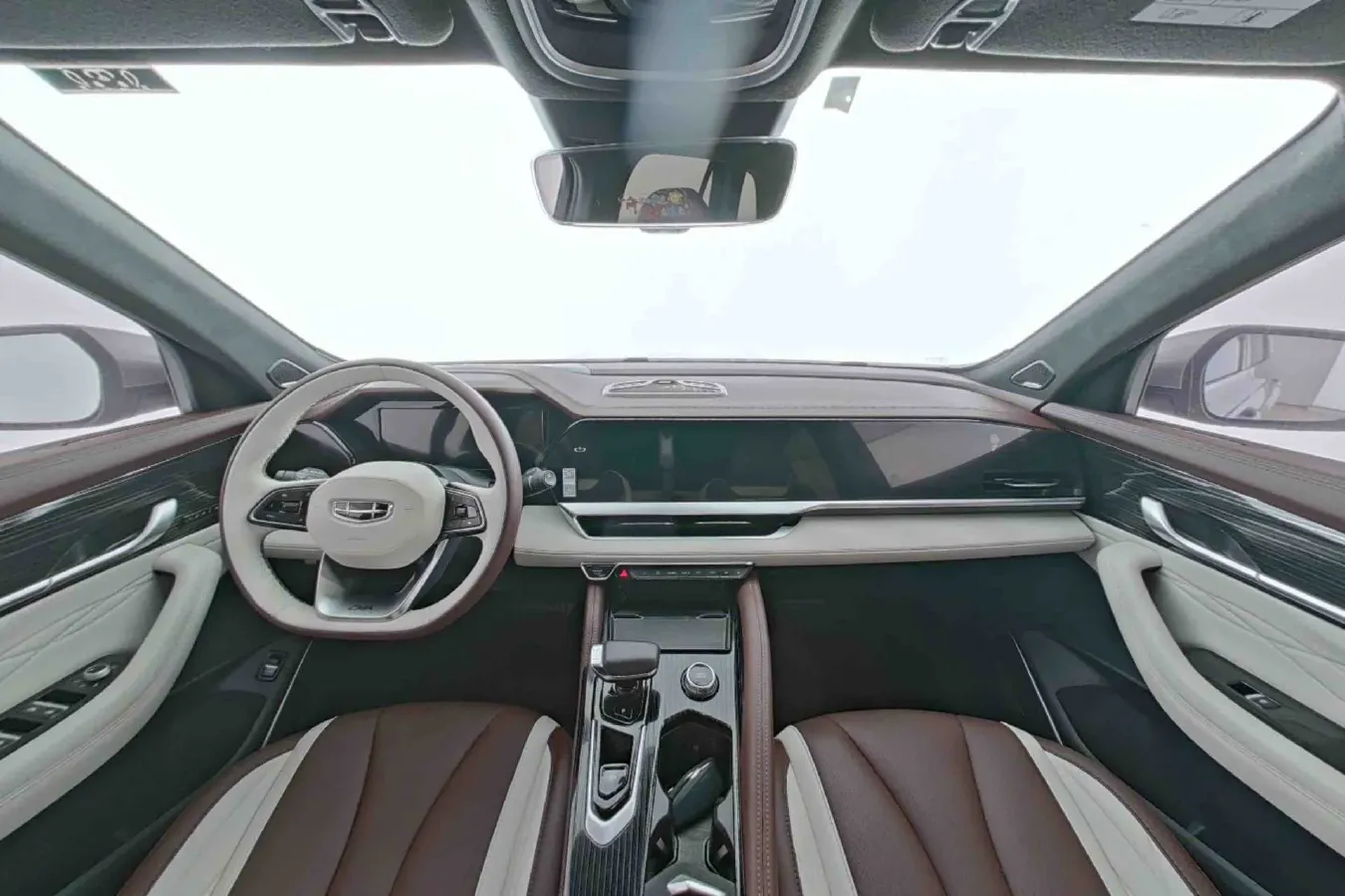 2021 Geely Monjaro 2.0T 218HP L4 7DCT,autocango,china used car exporter,china ev exporter,chinese used car exporter,chinese used ev exporter