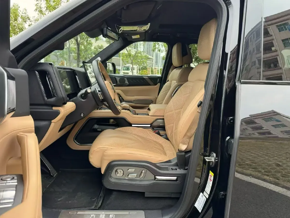 2025 FangChengBao Bao 8 2.0T 245HP L4 E-CVT PHEV 36.8KWH,autocango,china used car exporter,china ev exporter,chinese used car exporter,chinese used ev exporter