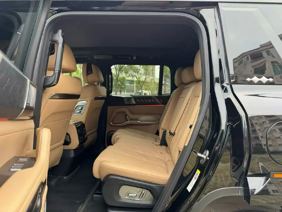 2025 FangChengBao Bao 8 2.0T 245HP L4 E-CVT PHEV 36.8KWH,autocango,china used car exporter,china ev exporter,chinese used car exporter,chinese used ev exporter