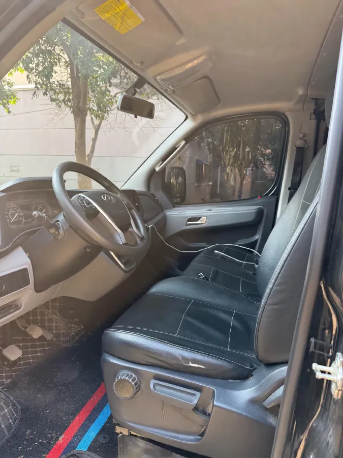 2023 MAXUS XinTu V80 2.0T 127HP L4 6MT,autocango,china used car exporter,china ev exporter,chinese used car exporter,chinese used ev exporter