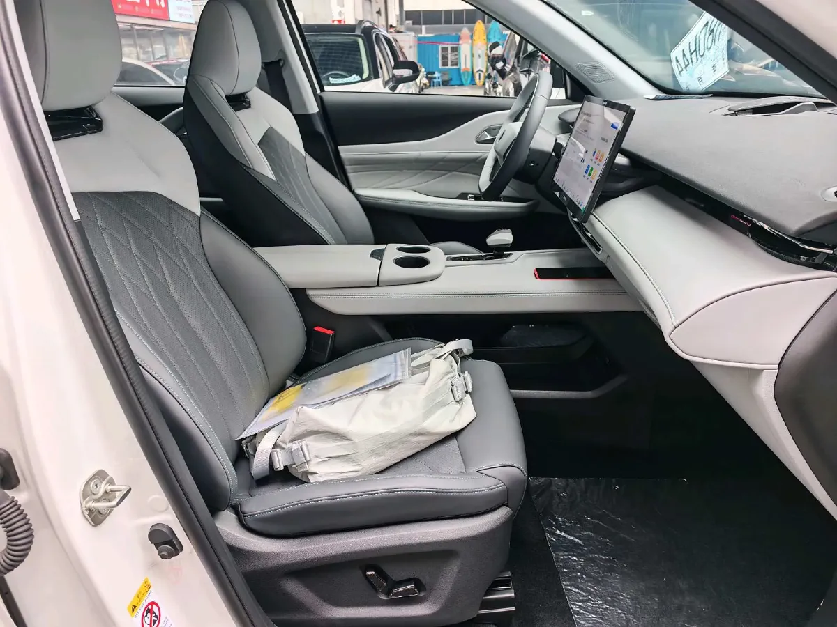 2024 ChangAn UNI-Z 1.5L 98HP L4 E-CVT PHEV 18.4KWH,autocango,china used car exporter,china ev exporter,chinese used car exporter,chinese used ev exporter