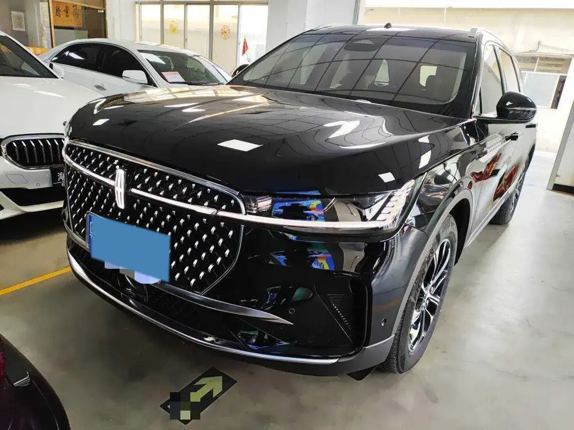 2023 Lincoln Nautilus 2.0T 261HP L4 8AT