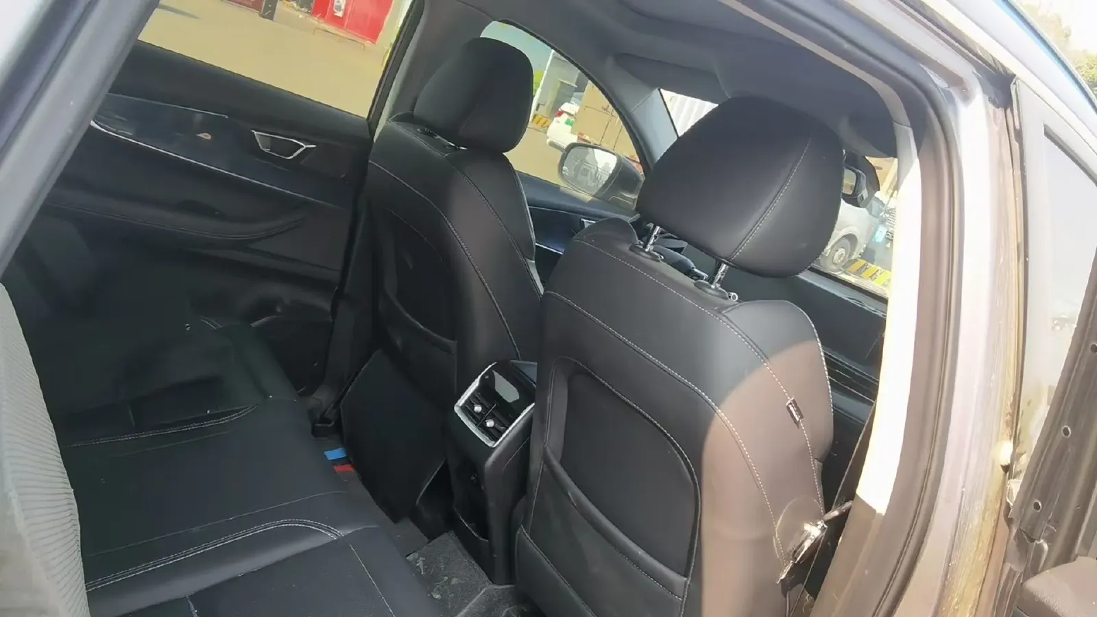 2021 Chery Tiggo 7 Plus 1.6T 197HP L4 7DCT,autocango,china used car exporter,china ev exporter,chinese used car exporter,chinese used ev exporter
