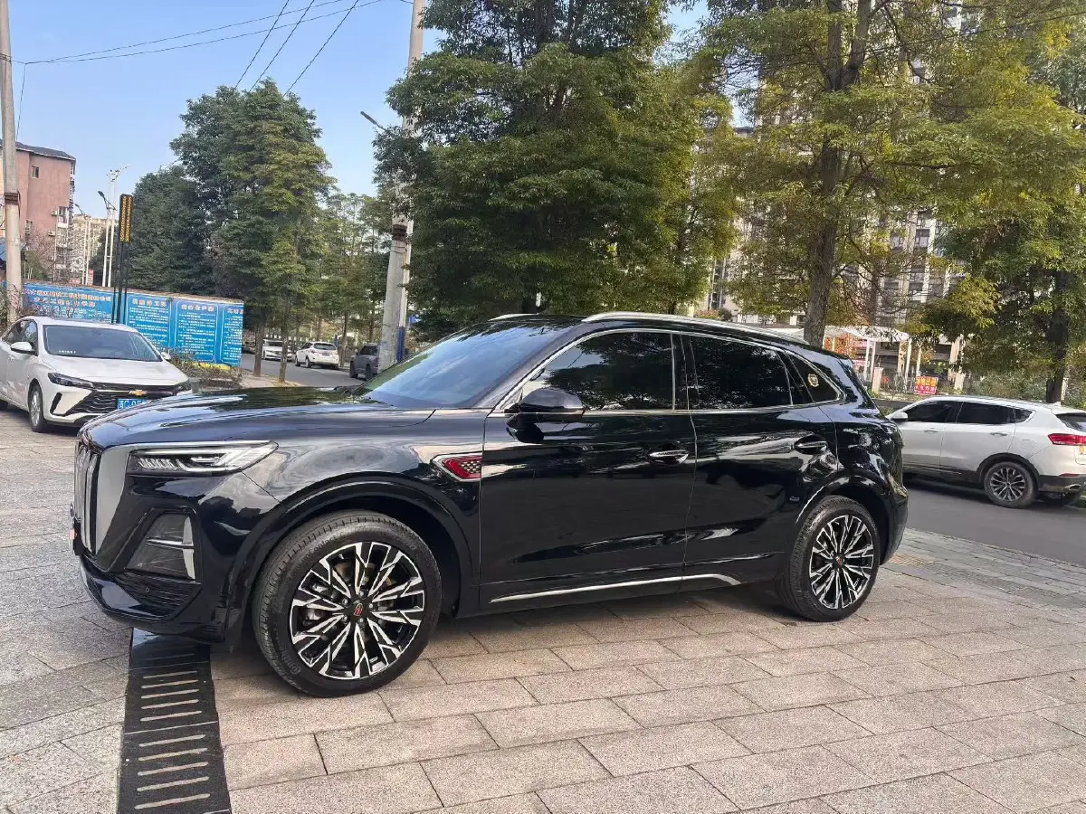 2023 HongQi HS5 2.0T 252HP L4 8AT