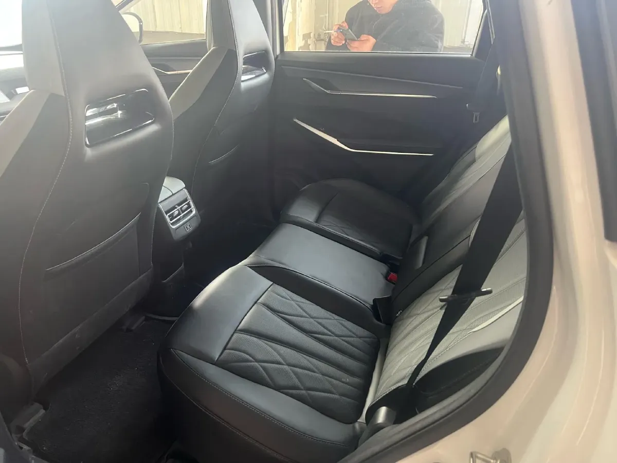 2022 ChangAn CS75 Plus 1.5T 188HP L4 8AT,autocango,china used car exporter,china ev exporter,chinese used car exporter,chinese used ev exporter