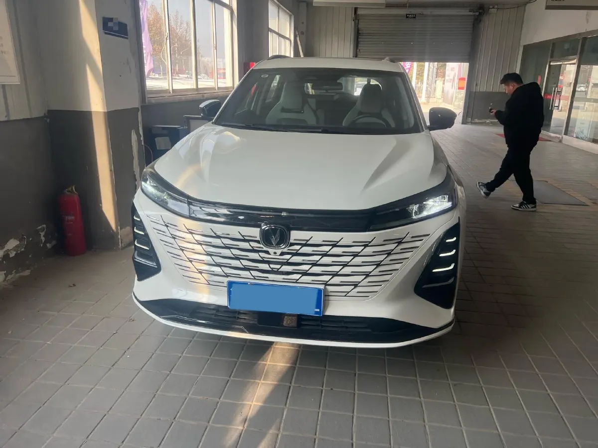 2022 ChangAn CS75 Plus 1.5T 188HP L4 8AT,autocango,china used car exporter,china ev exporter,chinese used car exporter,chinese used ev exporter