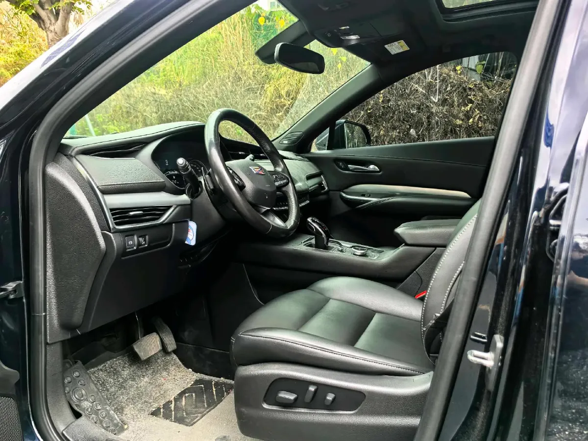 2021 Cadillac XT4 2.0T 237HP L4 9AT,autocango,china used car exporter,china ev exporter,chinese used car exporter,chinese used ev exporter