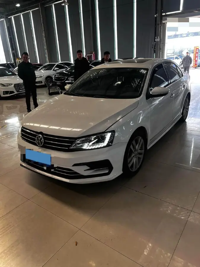 2018 Volkswagen Sagitar 1.4T 150HP L4 7DCT