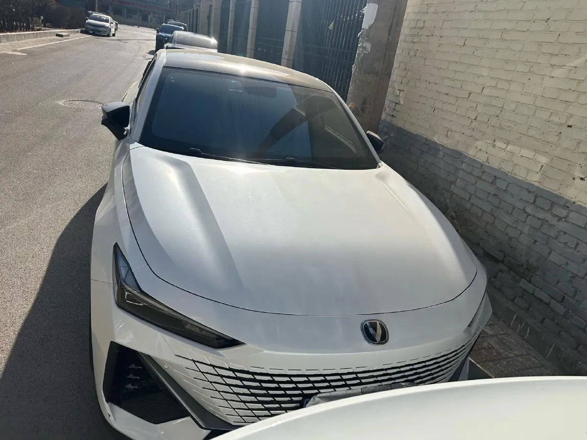 2022 ChangAn UNI-V 1.5T 188HP L4 7DCT,autocango,china used car exporter,china ev exporter,chinese used car exporter,chinese used ev exporter