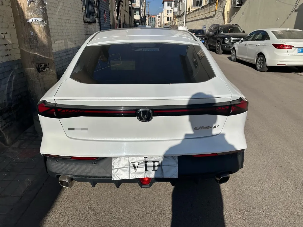 2022 ChangAn UNI-V 1.5T 188HP L4 7DCT,autocango,china used car exporter,china ev exporter,chinese used car exporter,chinese used ev exporter