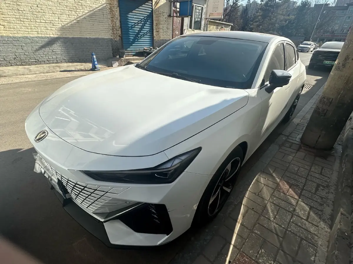 2022 ChangAn UNI-V 1.5T 188HP L4 7DCT 2022 ChangAn UNI-V 1.5T 188HP L4 7DCT