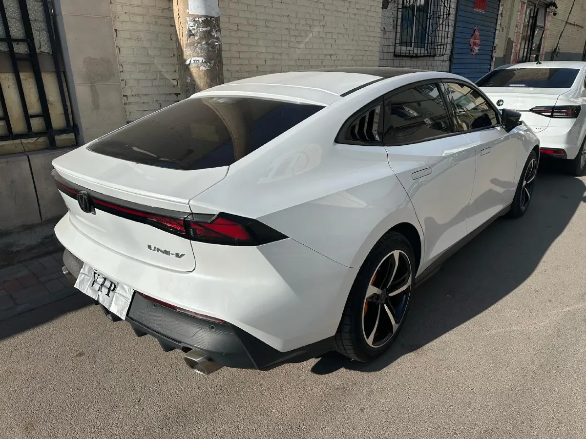 2022 ChangAn UNI-V 1.5T 188HP L4 7DCT,autocango,china used car exporter,china ev exporter,chinese used car exporter,chinese used ev exporter