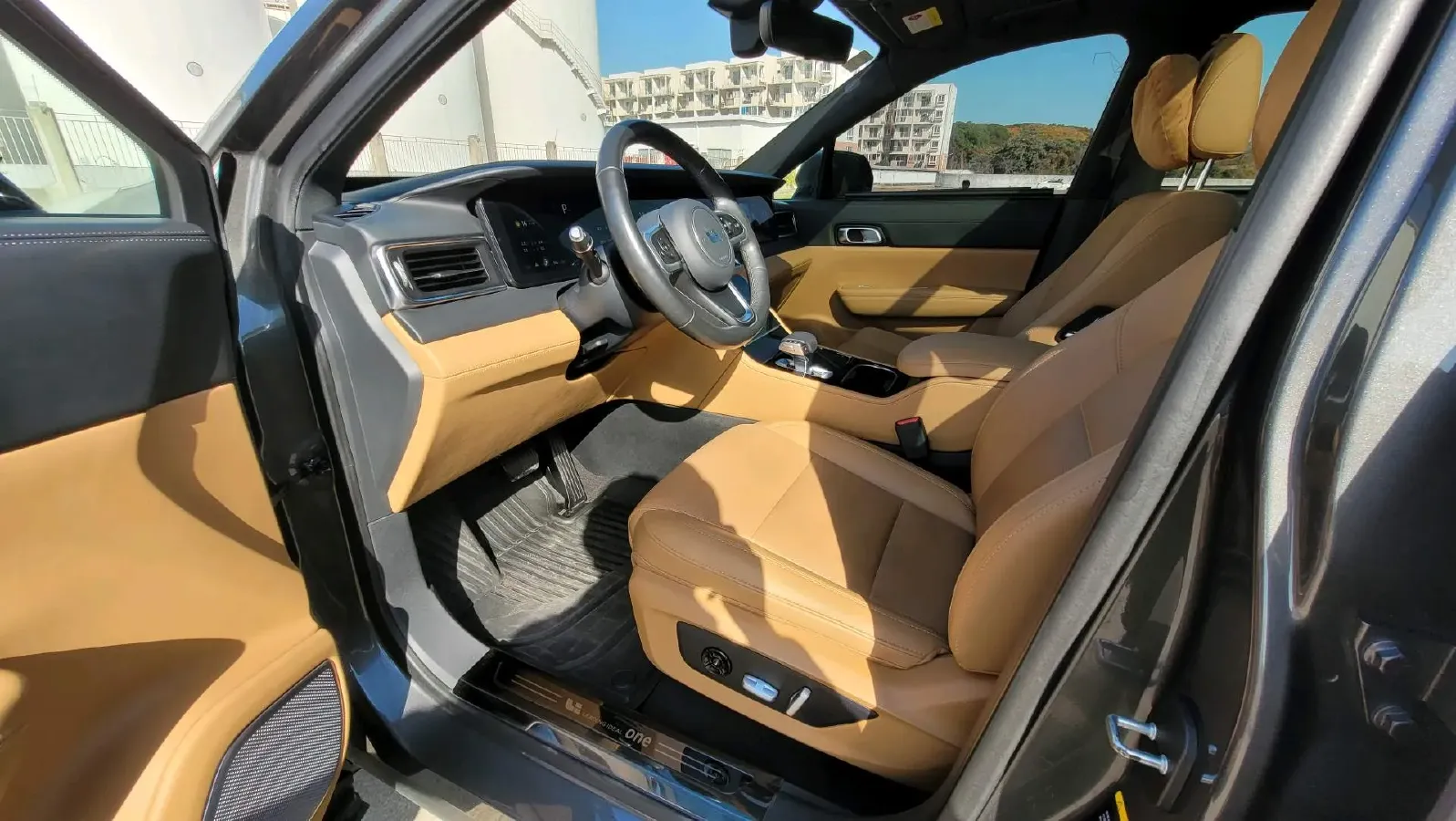 2020 Li ONE Range Extended 131HP REEV 40.5KWH,autocango,china used car exporter,china ev exporter,chinese used car exporter,chinese used ev exporter