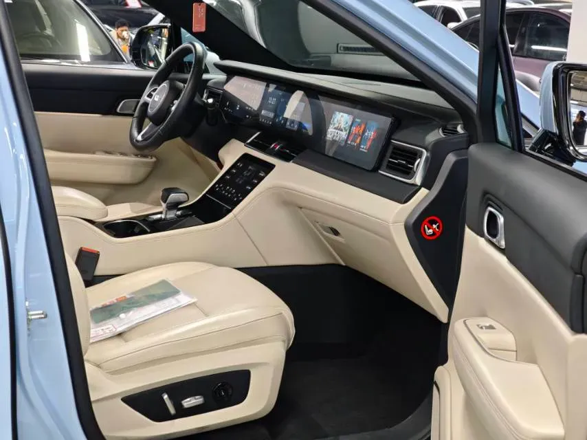 2021 Li ONE Range Extended 131HP REEV 40.5KWH,autocango,china used car exporter,china ev exporter,chinese used car exporter,chinese used ev exporter