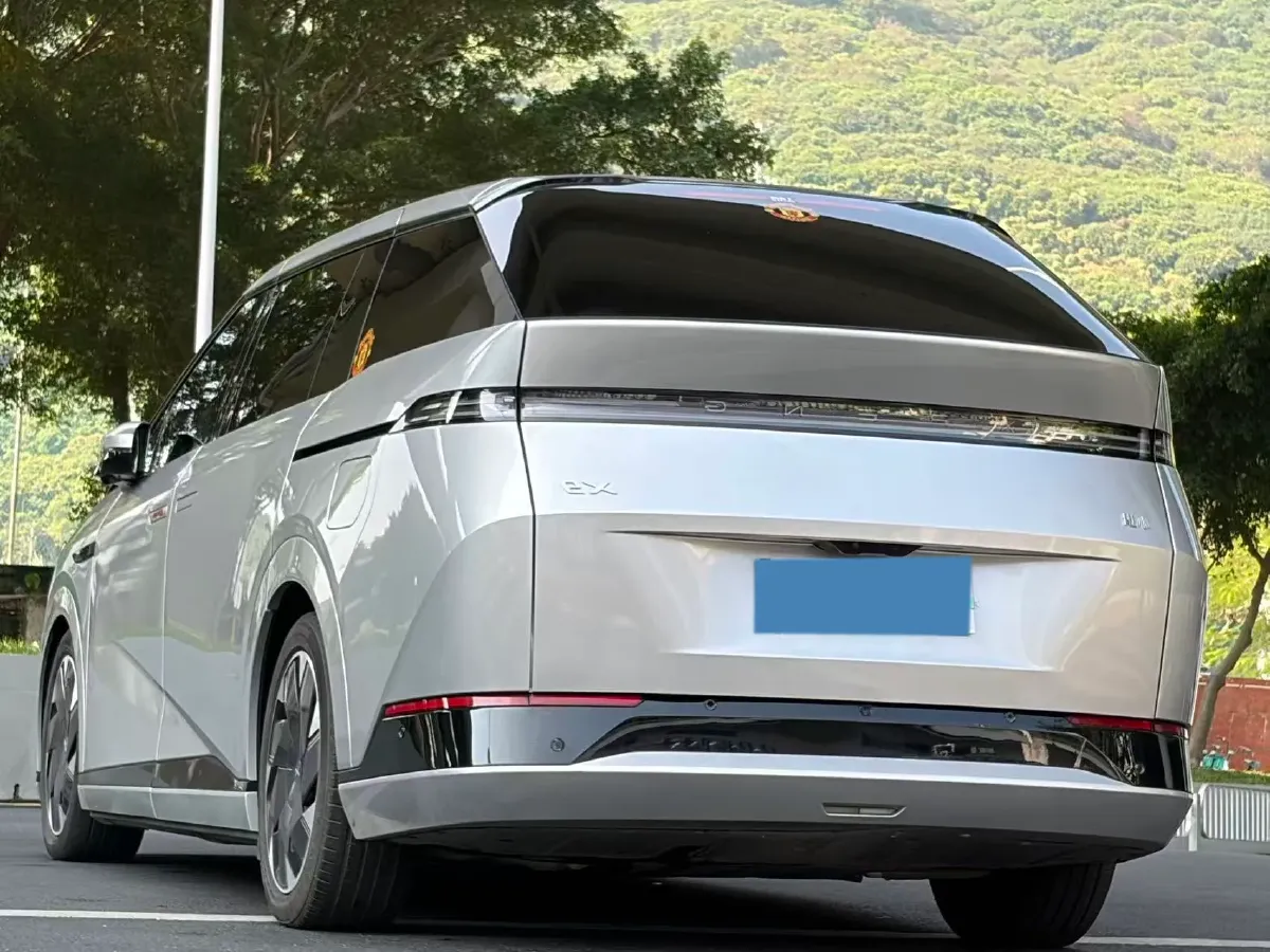 2024 Xpeng X9 BEV 101.5KWH,autocango,china used car exporter,china ev exporter,chinese used car exporter,chinese used ev exporter