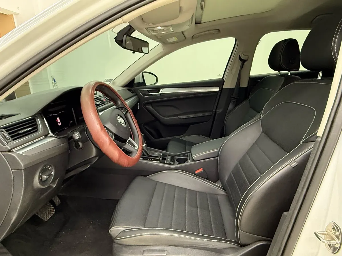 2022 Skoda Superb 1.4T 150HP L4 7DCT,autocango,china used car exporter,china ev exporter,chinese used car exporter,chinese used ev exporter