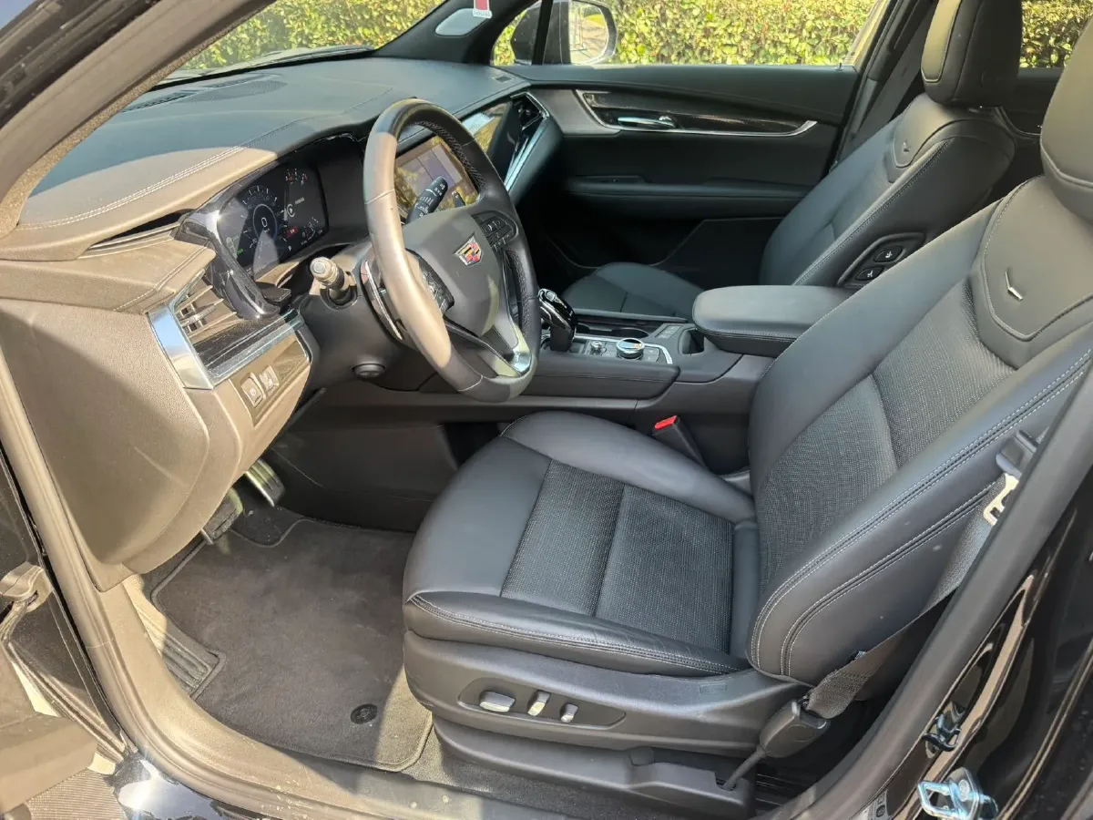 2025 Cadillac XT6 2.0T 237HP L4 9AT,autocango,china used car exporter,china ev exporter,chinese used car exporter,chinese used ev exporter