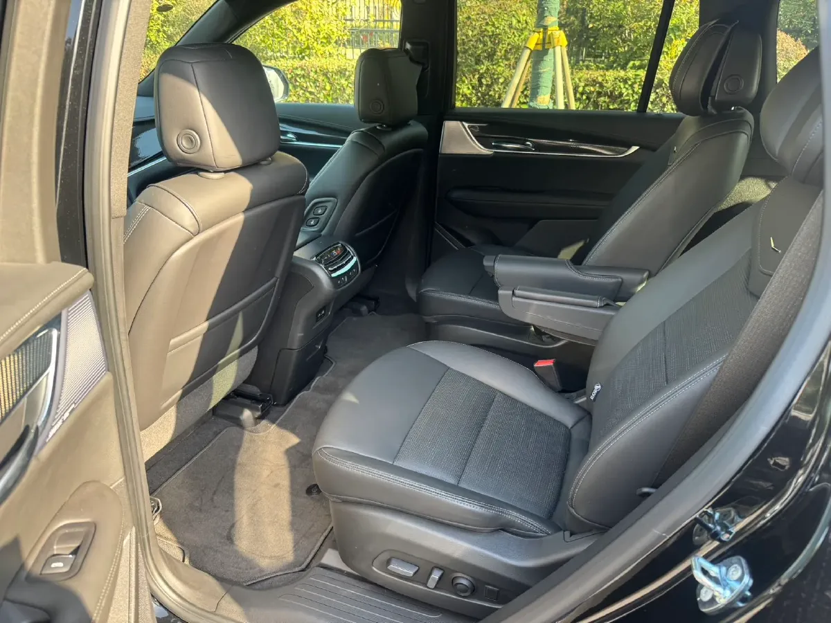 2025 Cadillac XT6 2.0T 237HP L4 9AT,autocango,china used car exporter,china ev exporter,chinese used car exporter,chinese used ev exporter