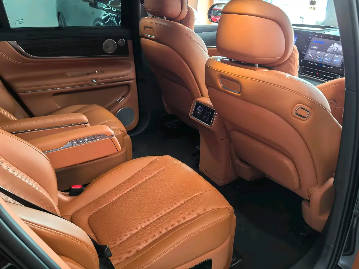 2025 AITO AITO M9 REEV 160HP REEV 52KWH,autocango,china used car exporter,china ev exporter,chinese used car exporter,chinese used ev exporter