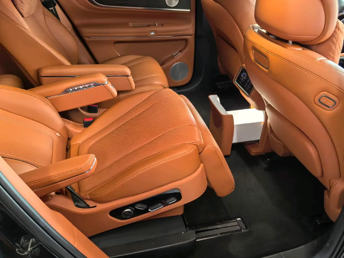 2025 AITO AITO M9 REEV 160HP REEV 52KWH,autocango,china used car exporter,china ev exporter,chinese used car exporter,chinese used ev exporter