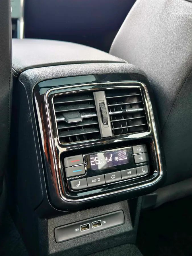 2019 Volvo V40 1.5T 152HP L4 6AT,autocango,china used car exporter,china ev exporter,chinese used car exporter,chinese used ev exporter