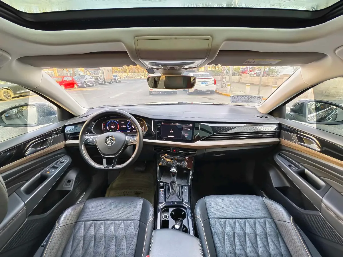 2019 Volvo V40 1.5T 152HP L4 6AT,autocango,china used car exporter,china ev exporter,chinese used car exporter,chinese used ev exporter