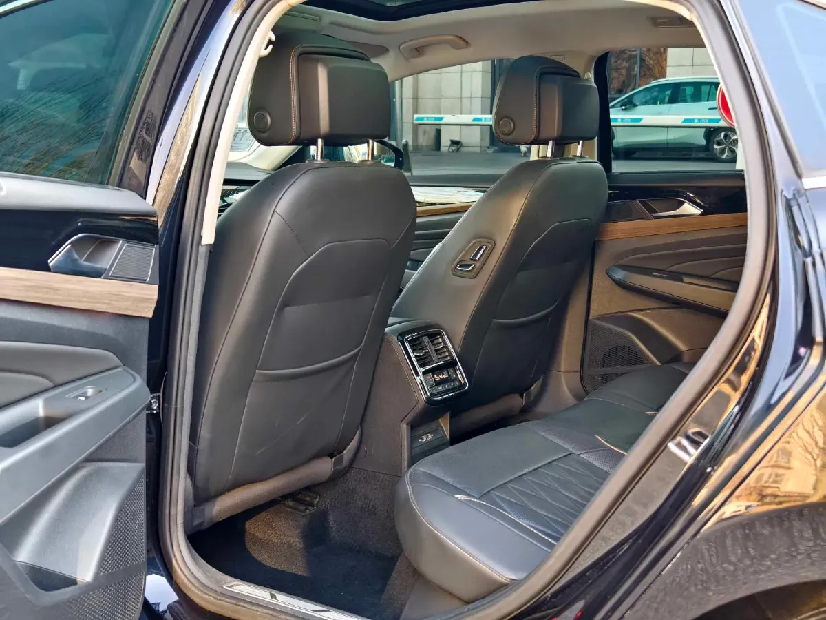 2019 Volvo V40 1.5T 152HP L4 6AT,autocango,china used car exporter,china ev exporter,chinese used car exporter,chinese used ev exporter