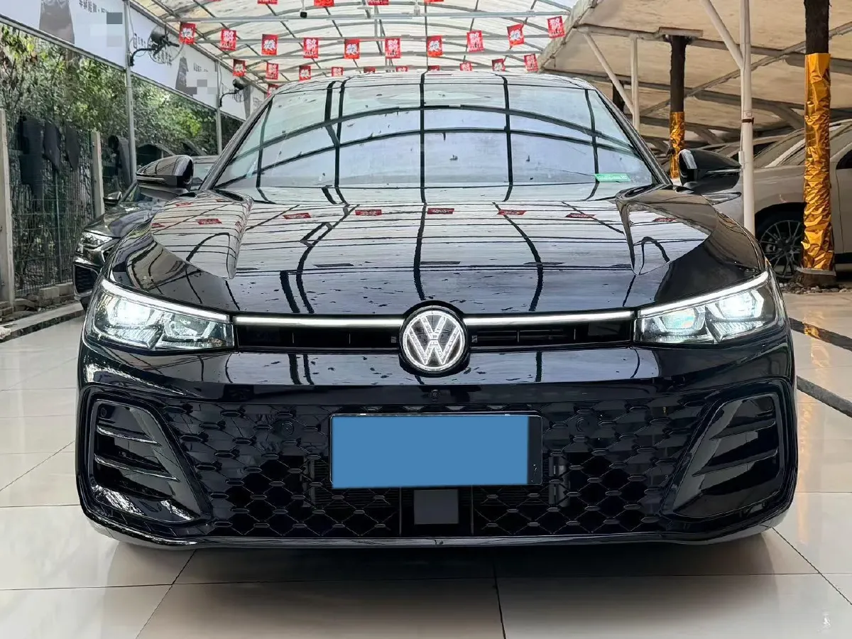 2025 Volkswagen Passat 2.0T 220HP L4 7DCT,autocango,china used car exporter,china ev exporter,chinese used car exporter,chinese used ev exporter