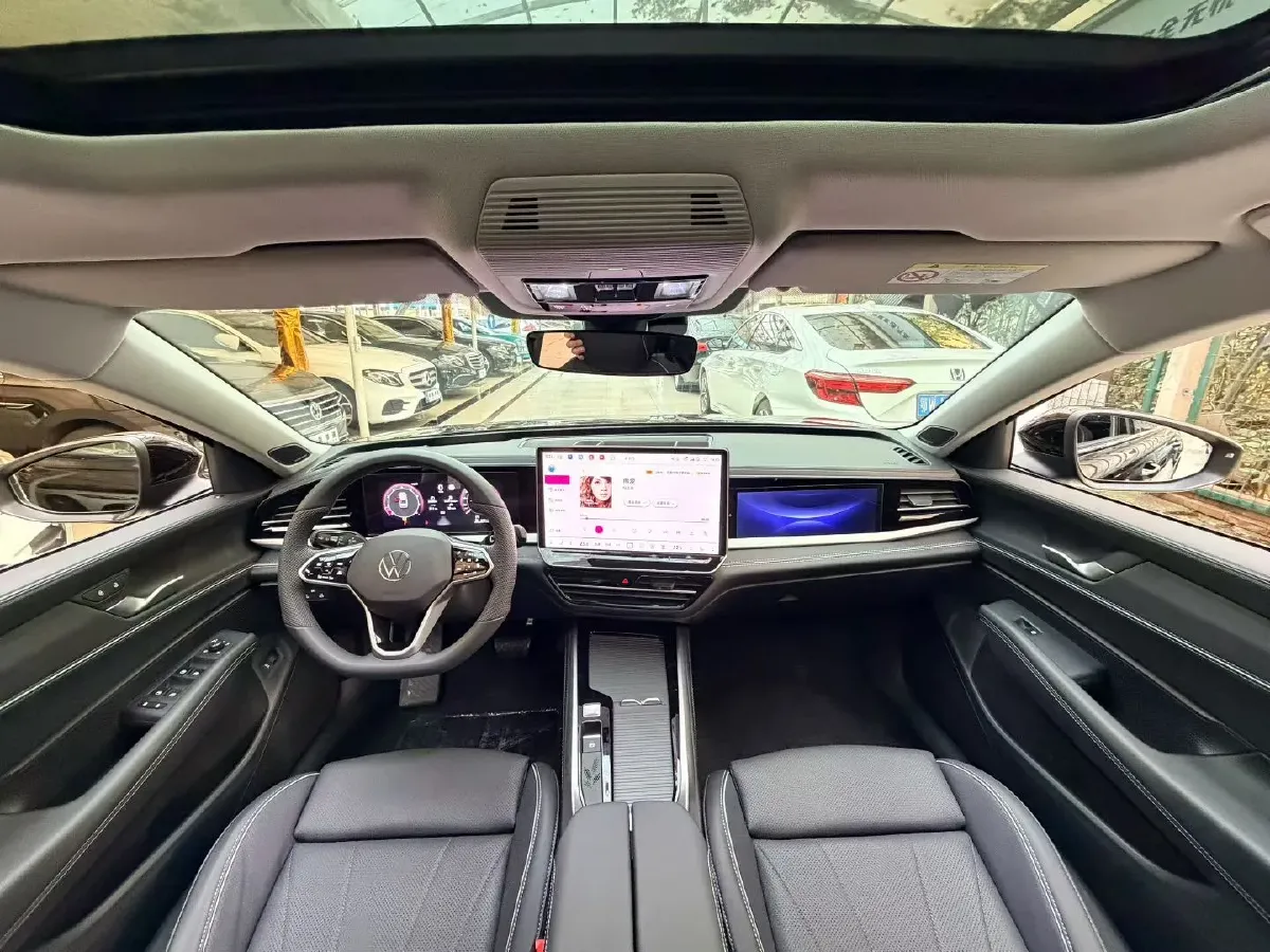 2025 Volkswagen Passat 2.0T 220HP L4 7DCT,autocango,china used car exporter,china ev exporter,chinese used car exporter,chinese used ev exporter