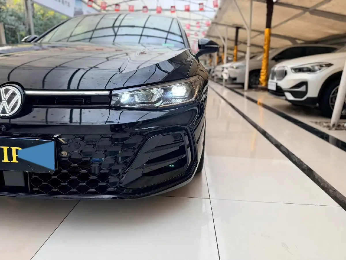 2025 Volkswagen Passat 2.0T 220HP L4 7DCT,autocango,china used car exporter,china ev exporter,chinese used car exporter,chinese used ev exporter