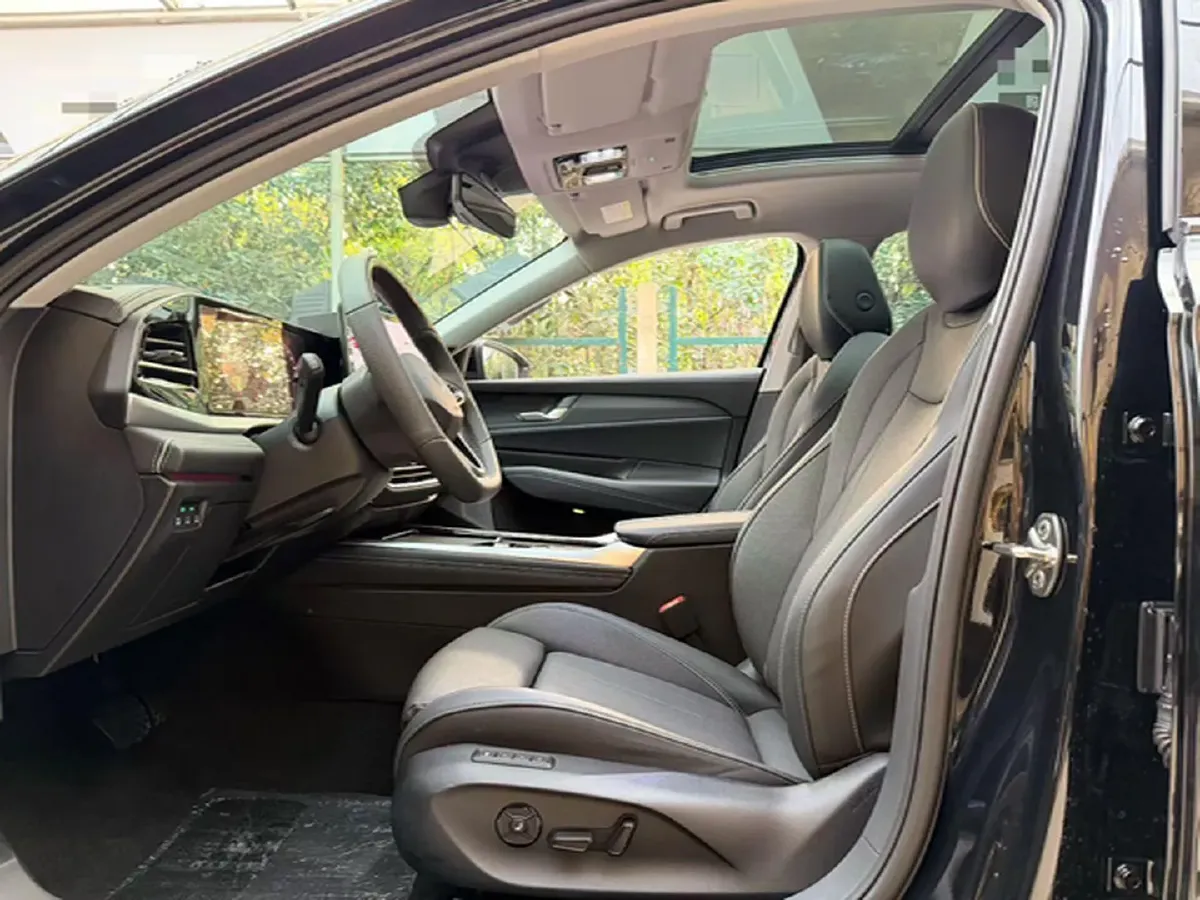 2025 Volkswagen Passat 2.0T 220HP L4 7DCT,autocango,china used car exporter,china ev exporter,chinese used car exporter,chinese used ev exporter