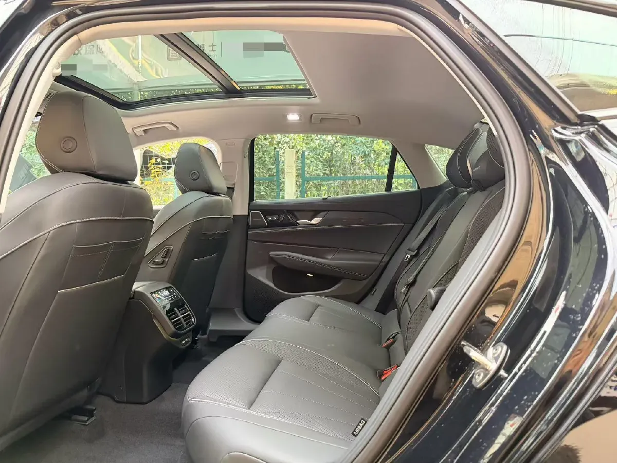 2025 Volkswagen Passat 2.0T 220HP L4 7DCT,autocango,china used car exporter,china ev exporter,chinese used car exporter,chinese used ev exporter