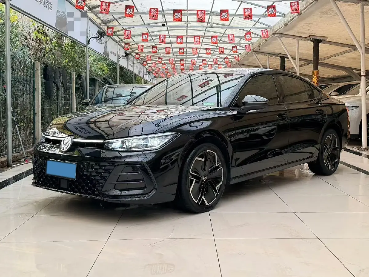 2025 Volkswagen Passat 2.0T 220HP L4 7DCT