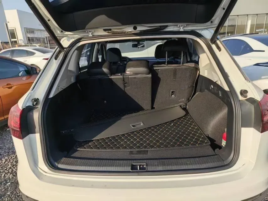 2019 Jeep Cherokee 2.0T 234HP L4 9AT,autocango,china used car exporter,china ev exporter,chinese used car exporter,chinese used ev exporter