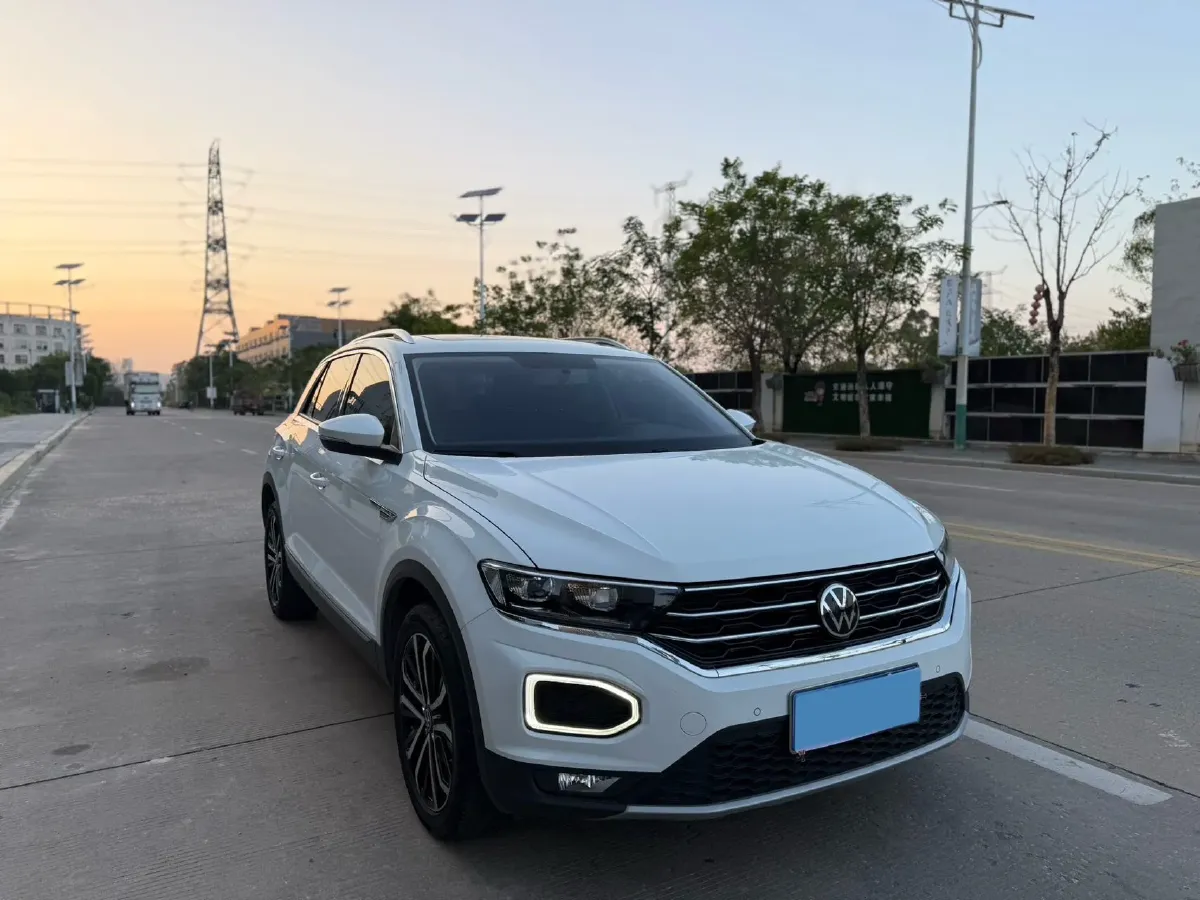 2022 Volkswagen T-Roc 1.4T 150HP L4 7DCT,autocango,china used car exporter,china ev exporter,chinese used car exporter,chinese used ev exporter
