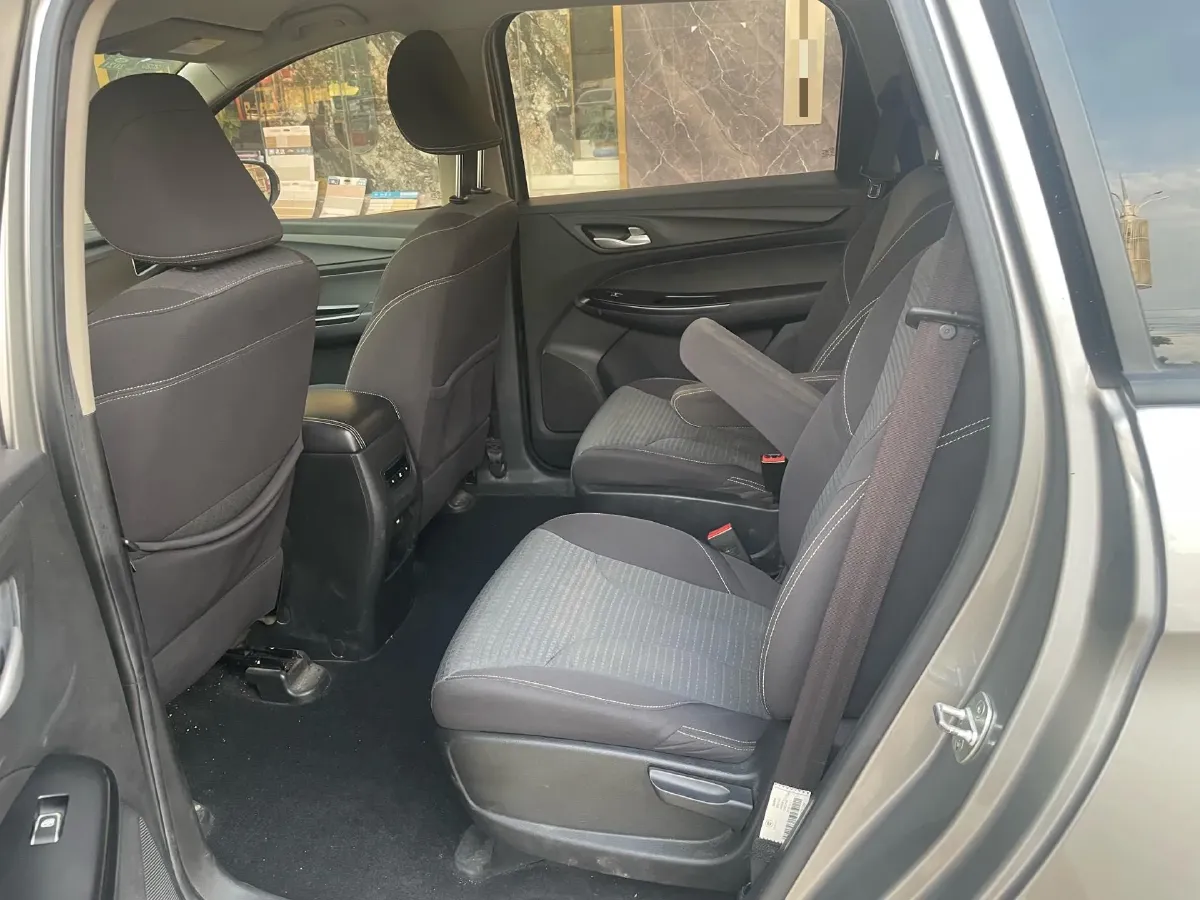 2016 BaoJun 730 1.5L 112HP L4 5MT,autocango,china used car exporter,china ev exporter,chinese used car exporter,chinese used ev exporter