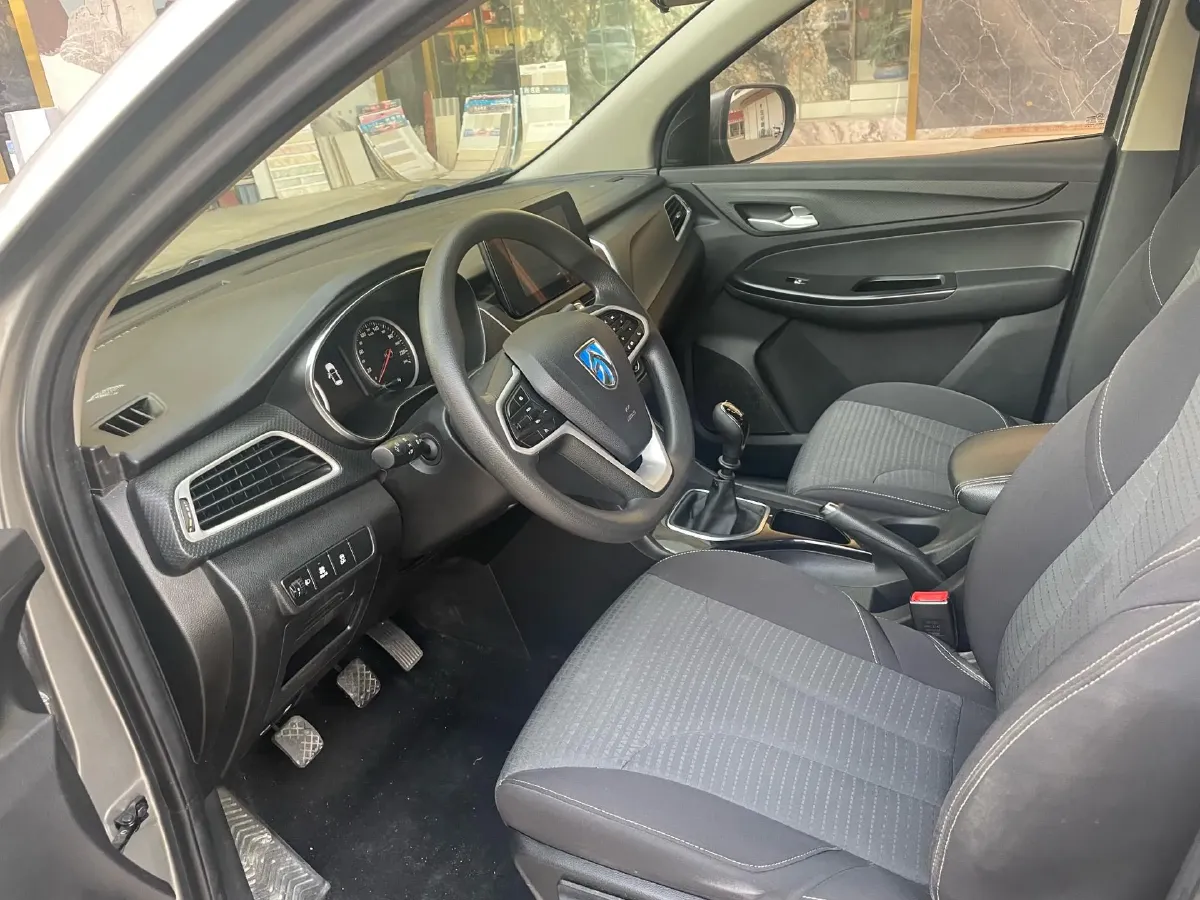 2016 BaoJun 730 1.5L 112HP L4 5MT,autocango,china used car exporter,china ev exporter,chinese used car exporter,chinese used ev exporter