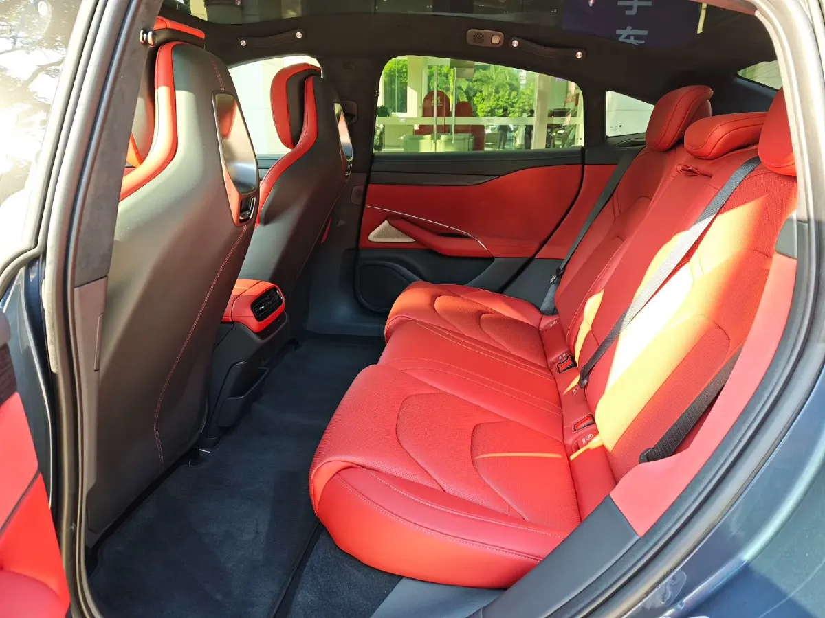 2024 MI SU7 BEV 101KWH,autocango,china used car exporter,china ev exporter,chinese used car exporter,chinese used ev exporter