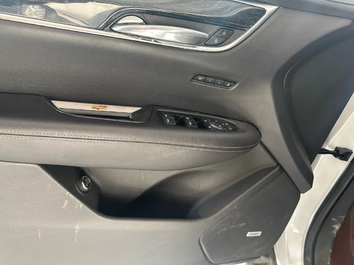 2021 Cadillac XT5 2.0T 237HP L4 9AT,autocango,china used car exporter,china ev exporter,chinese used car exporter,chinese used ev exporter