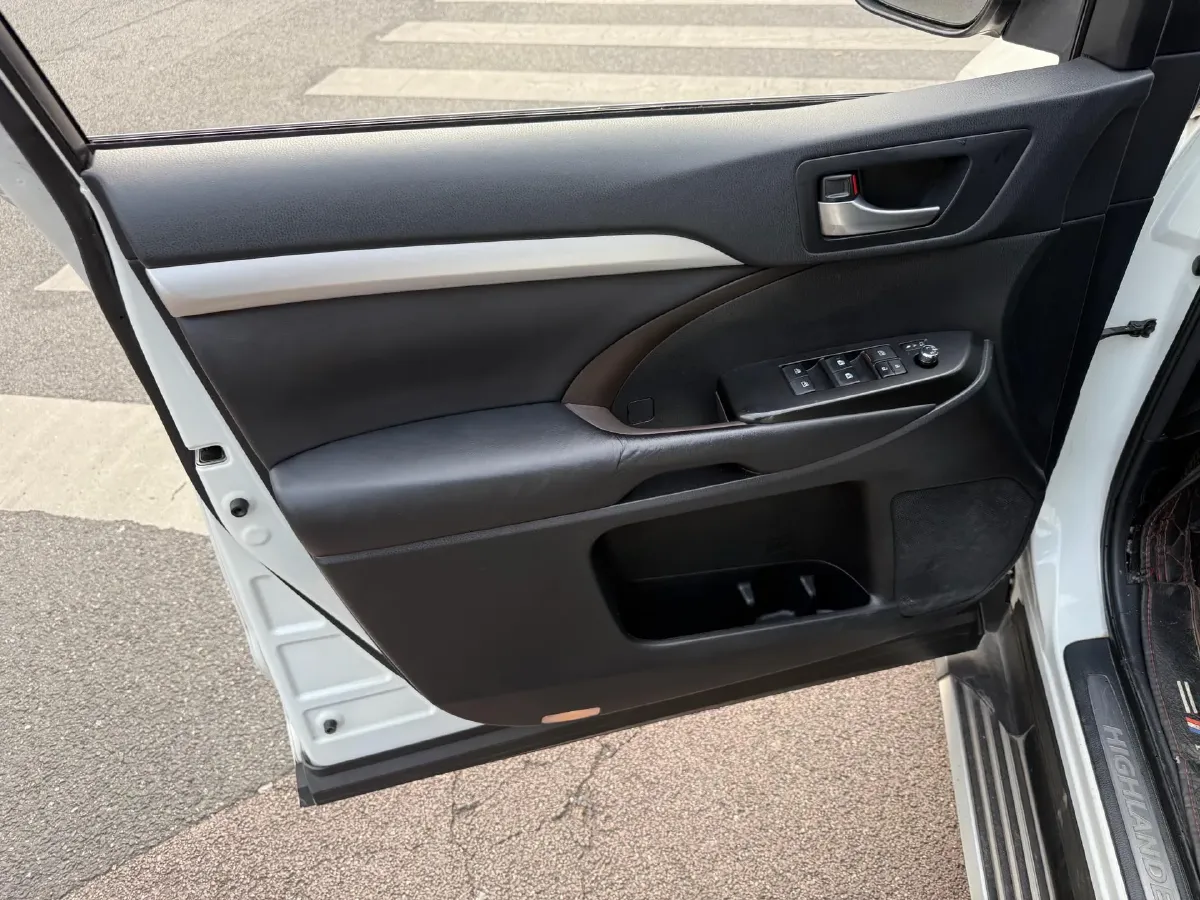 2018 Toyota Highlander 2.0T 220HP L4 6AT,autocango,china used car exporter,china ev exporter,chinese used car exporter,chinese used ev exporter